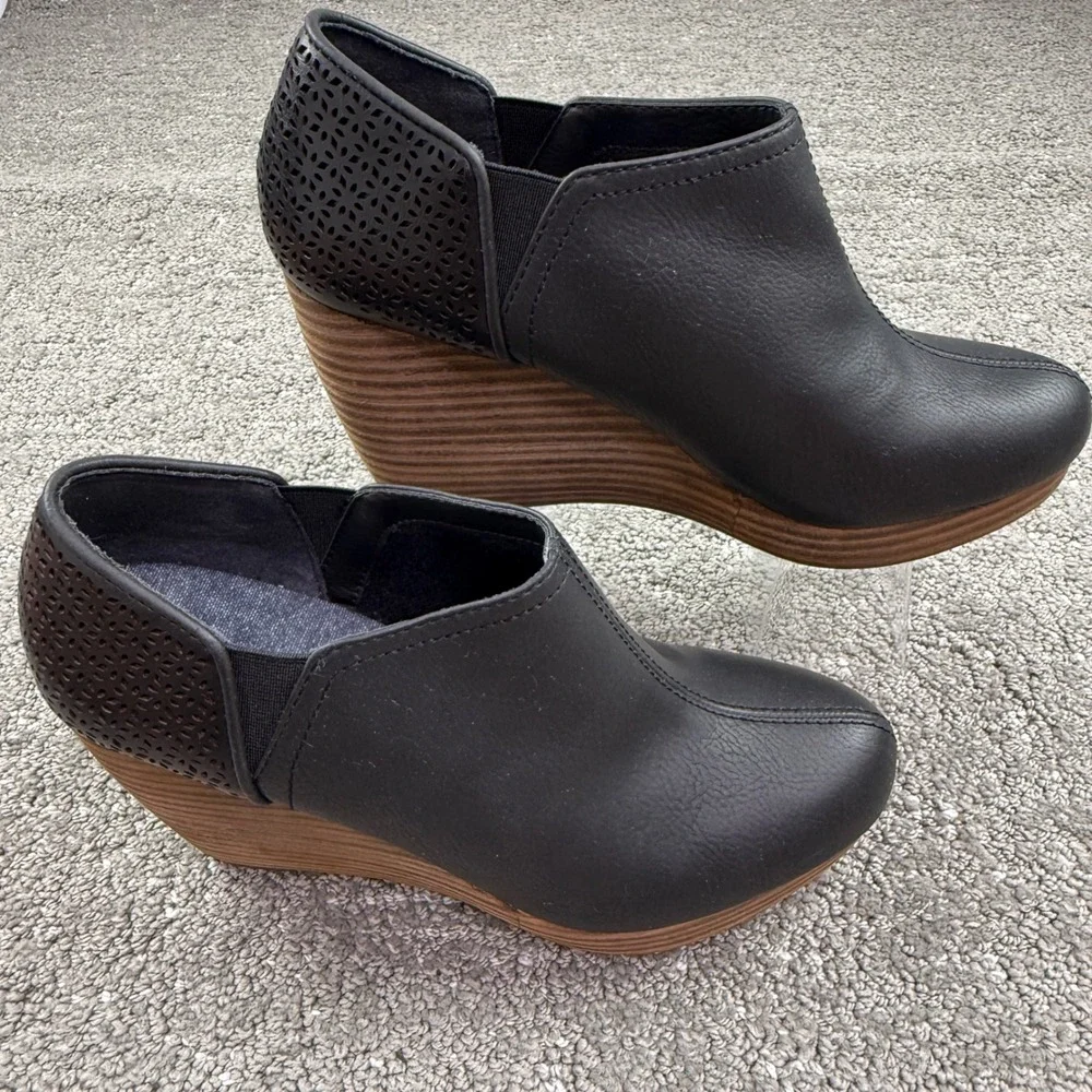Dr. Scholls Harlow Wedge Booties Womens 7 Black Perforated Ankle Boots Comfort